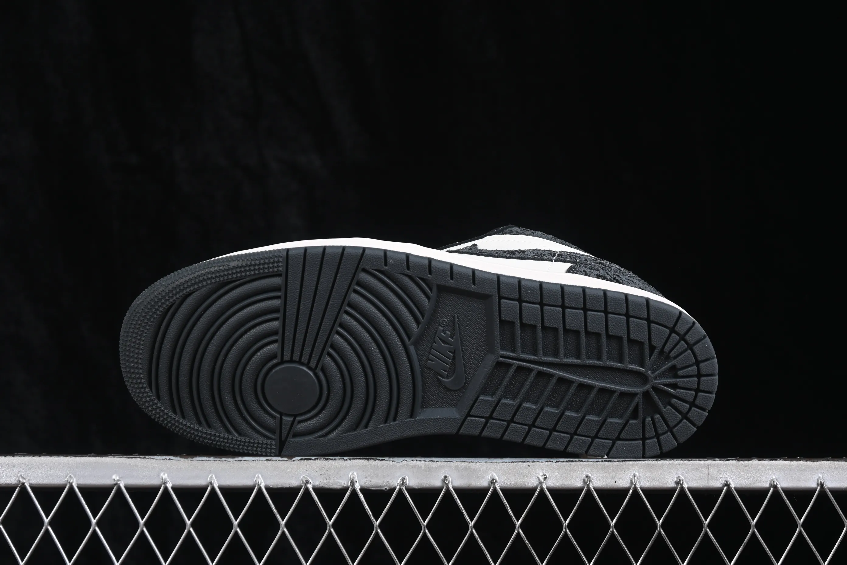 All categories Air Jordan Jordan series basketball shoes Air Jordan 1 Low G version pure original Air Jordan 1 Low AJ1 Joe 1 burst pattern black and white low-top retro culture basketball shoes II0595-001